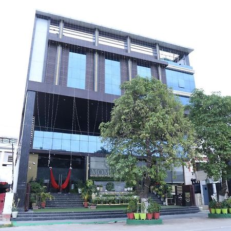 Hotel Moments Lucknow Buitenkant foto