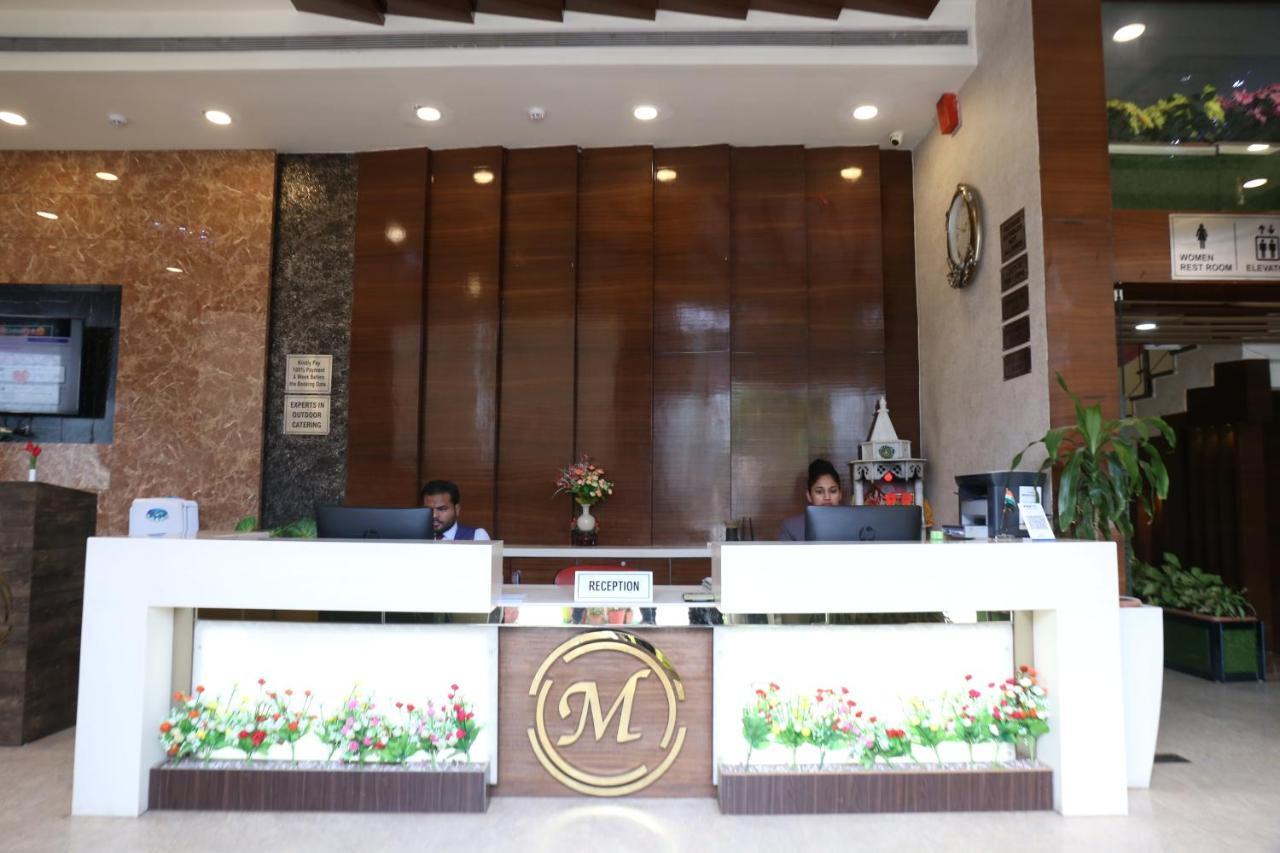 Hotel Moments Lucknow Buitenkant foto