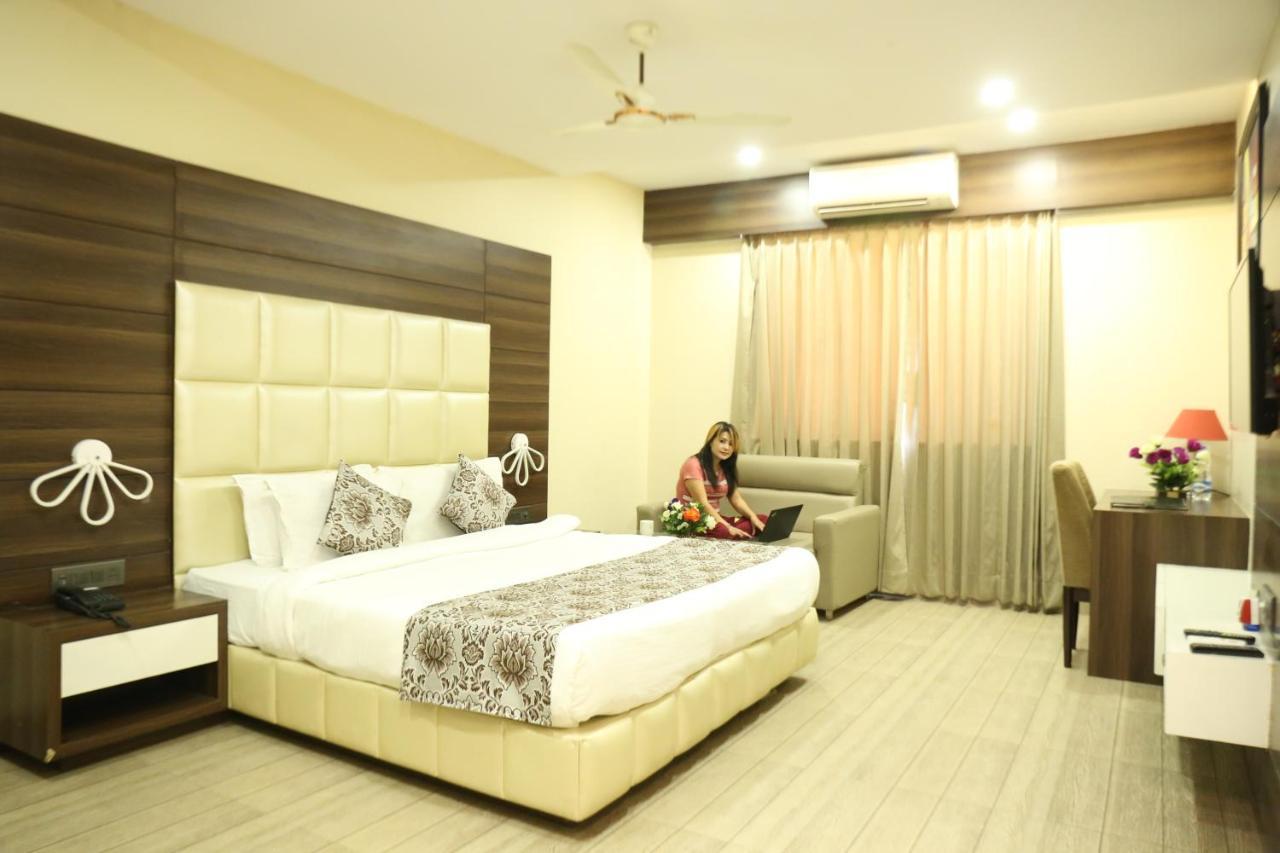 Hotel Moments Lucknow Buitenkant foto