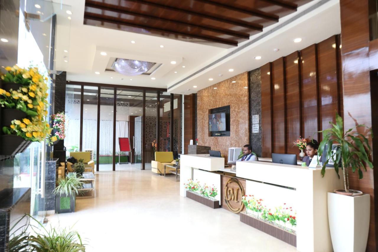 Hotel Moments Lucknow Buitenkant foto